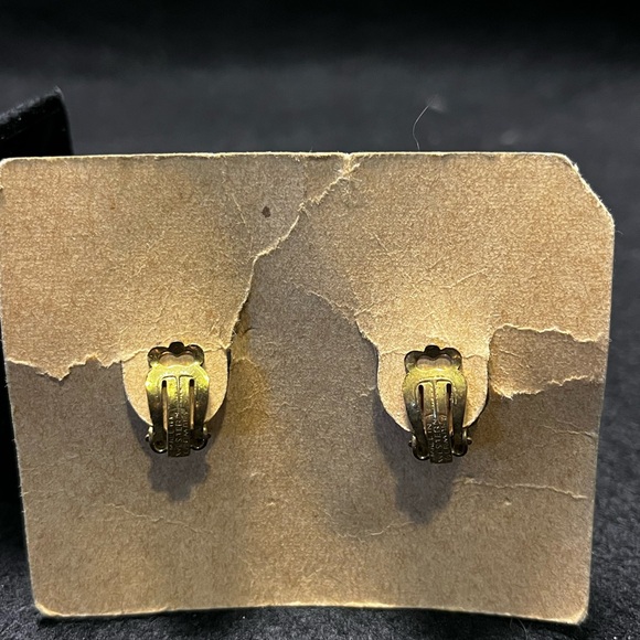 White Floral Earrings - Picture 3 of 4